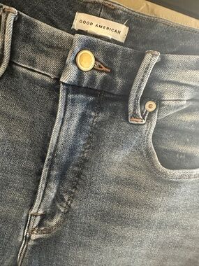 Good American Women's Mid Wash Blue Jeans 6/28